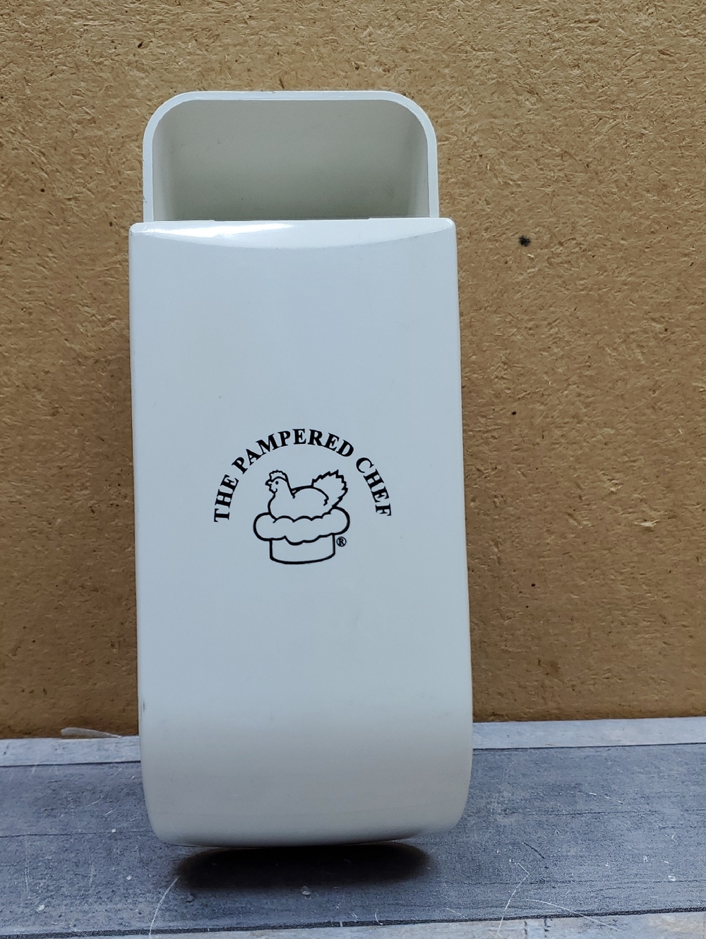 Pampered Chef White Plastic Adjustable Measuring Cup